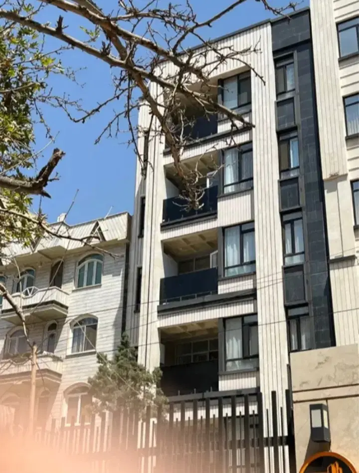 ۷۳ متری دوخوابه پارکینگ دار روبه نما