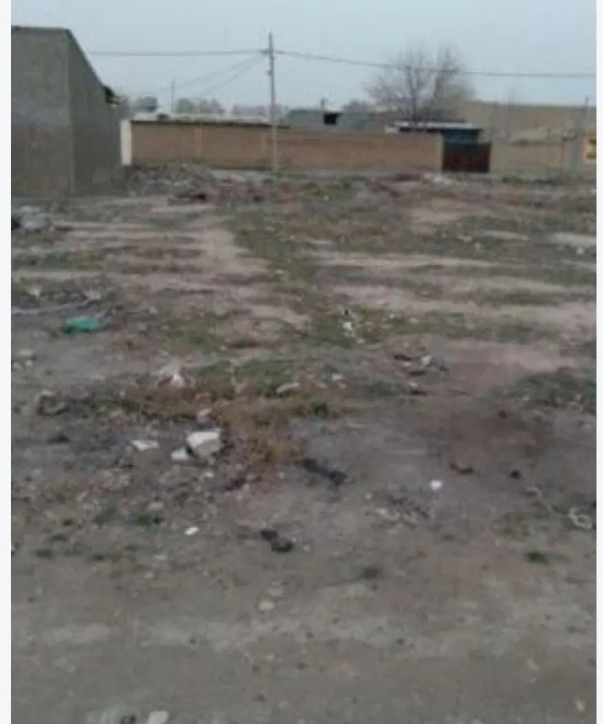 زمین پشت شهربازی