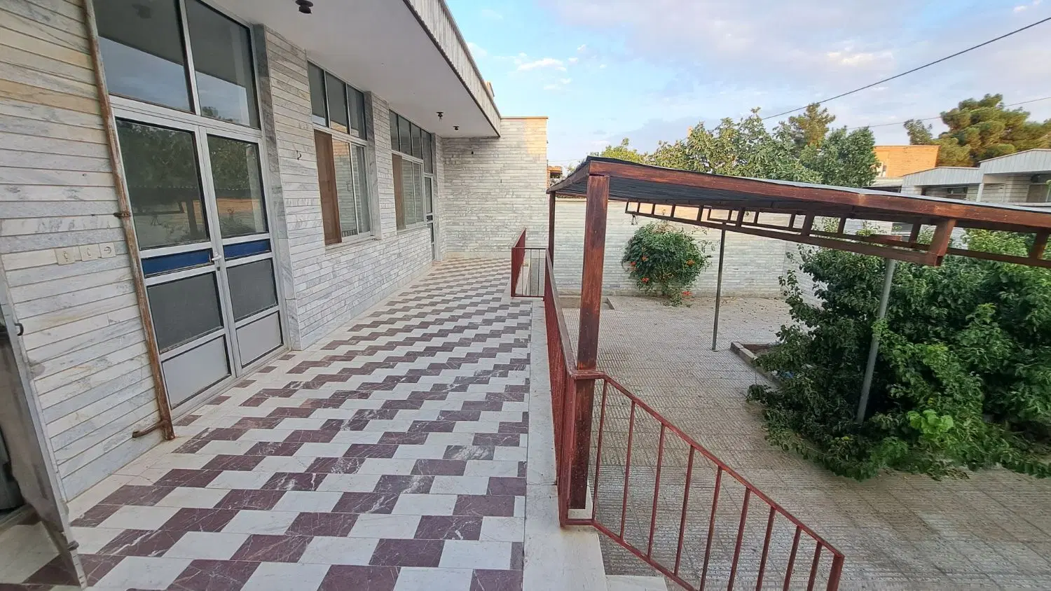 ویلایی خیابان بعثت