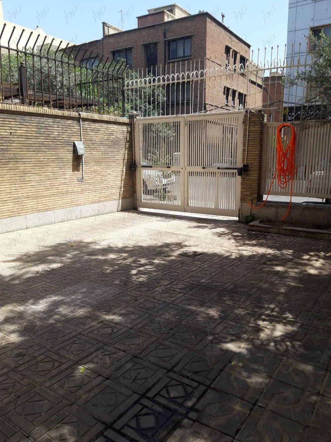 اداری  خ نصرت شرقی بر خیابان