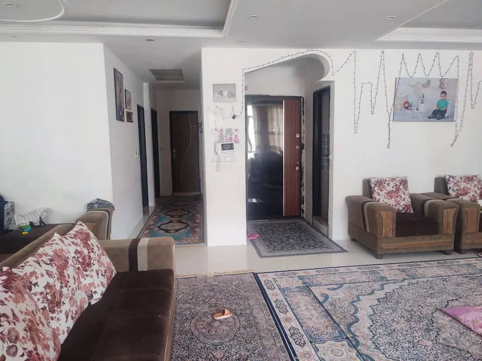 فروش واحد ۱۲۰ متری طبقه سوم آزادشهر