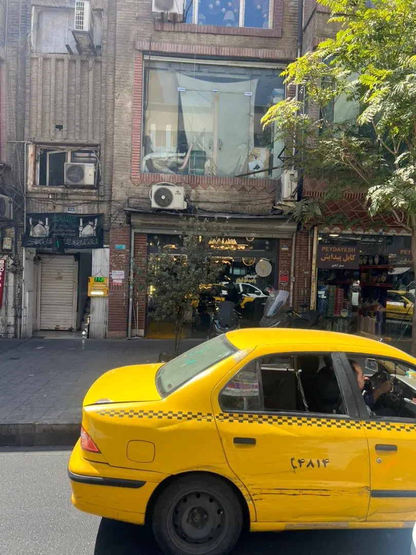ملکیت و سرقفلی حدودا ۲۵متر مغازه برلاله زارنو