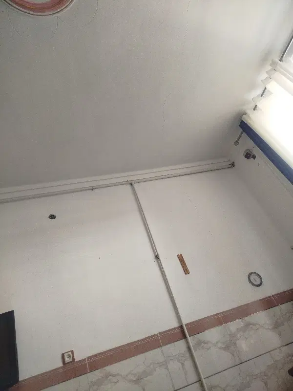 خانه همکف دو اطاق سه درچهار دربست.دربه حیاط. رهن