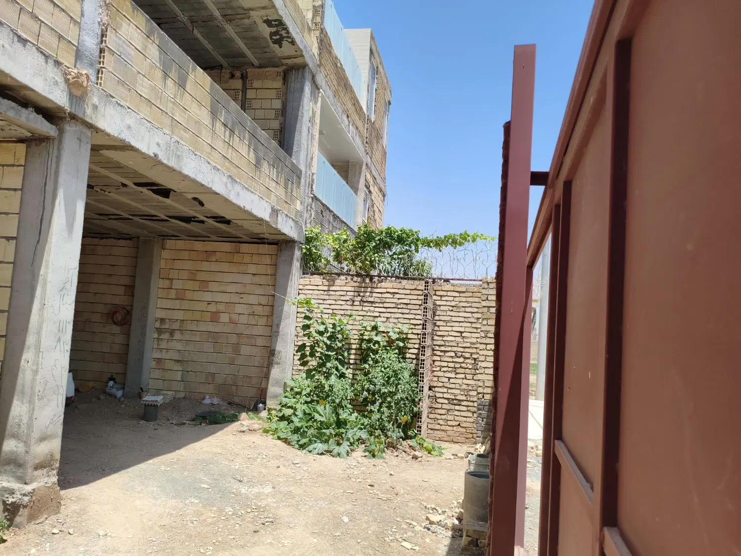 خونه دو طبقه نیمه ساز شمالی پلاک دوم خیابان