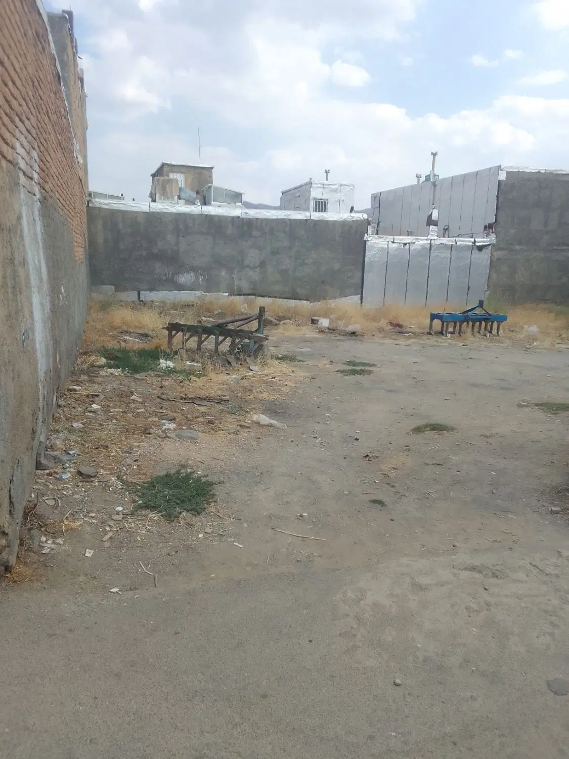 زمین مسکونی