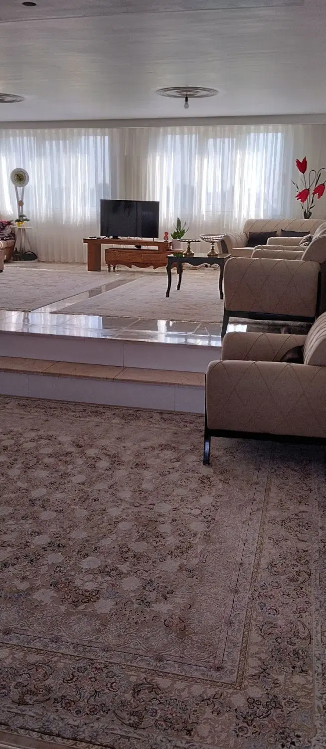 دو طبقه منزل مسکونی