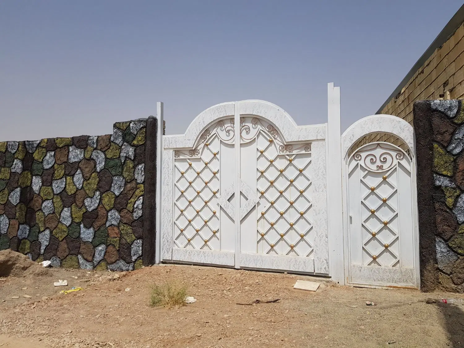 چهار دیواری باغی