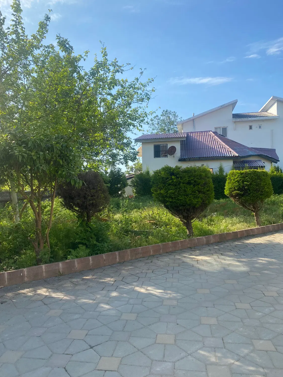 زمین رویان ۳۰۰ متر