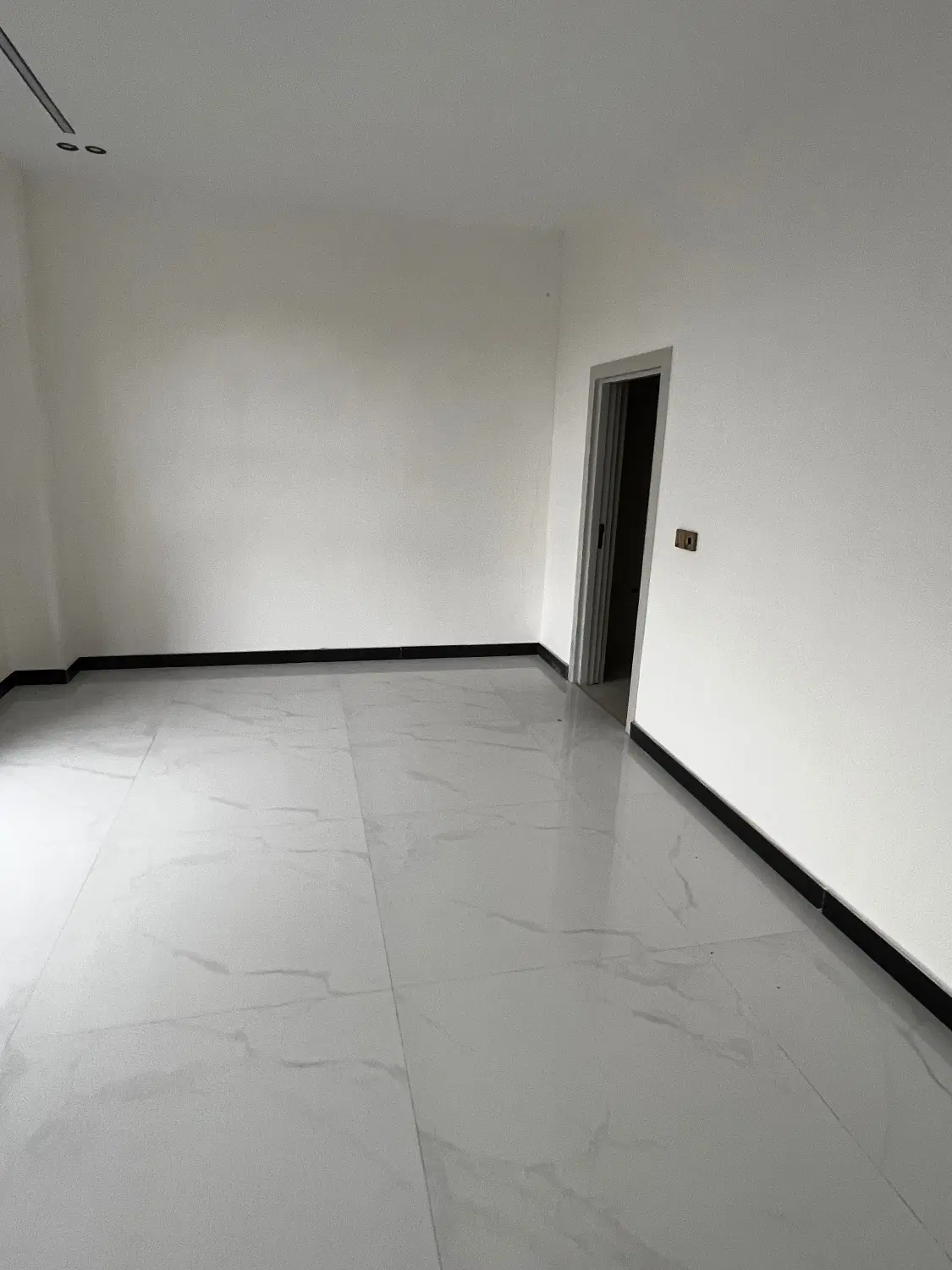 ویلا دربست مرکز شهر ۳ خواب ۲۲۰ متری