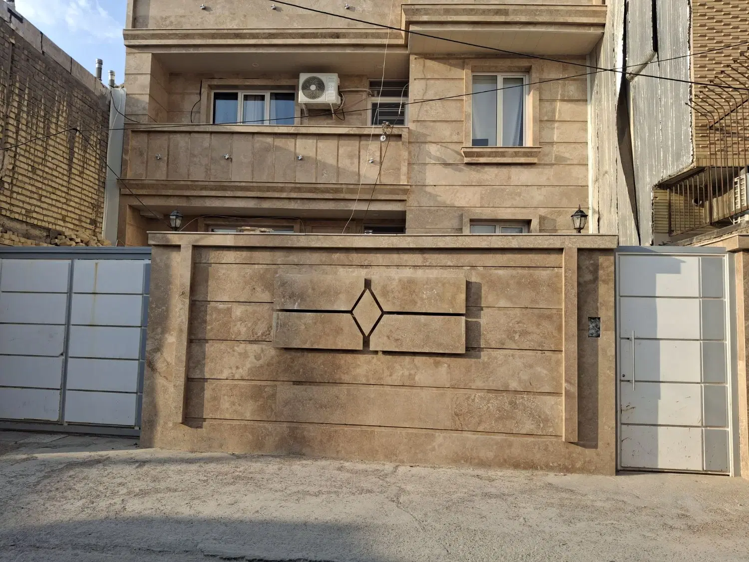 فروش ۳طبق یا تک واحدی ۱۶۵متری
