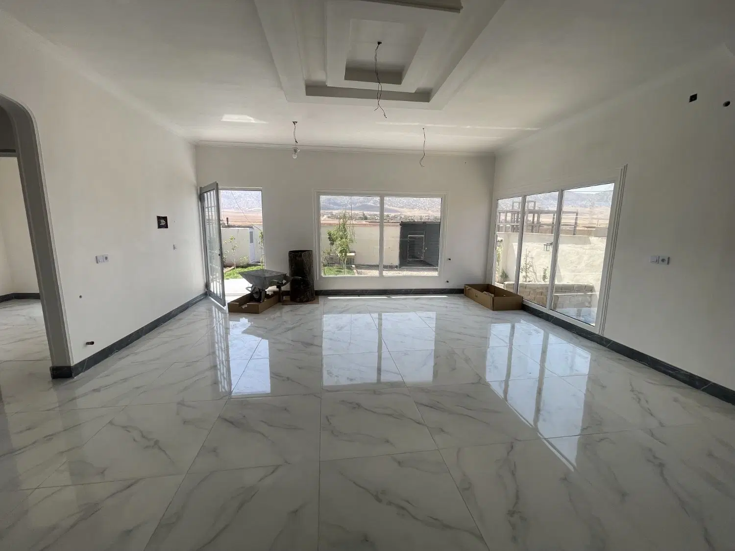 خانه ویلایی نوساز ۳۰۰ متری