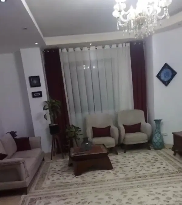 همخونه خانم میپذیرم