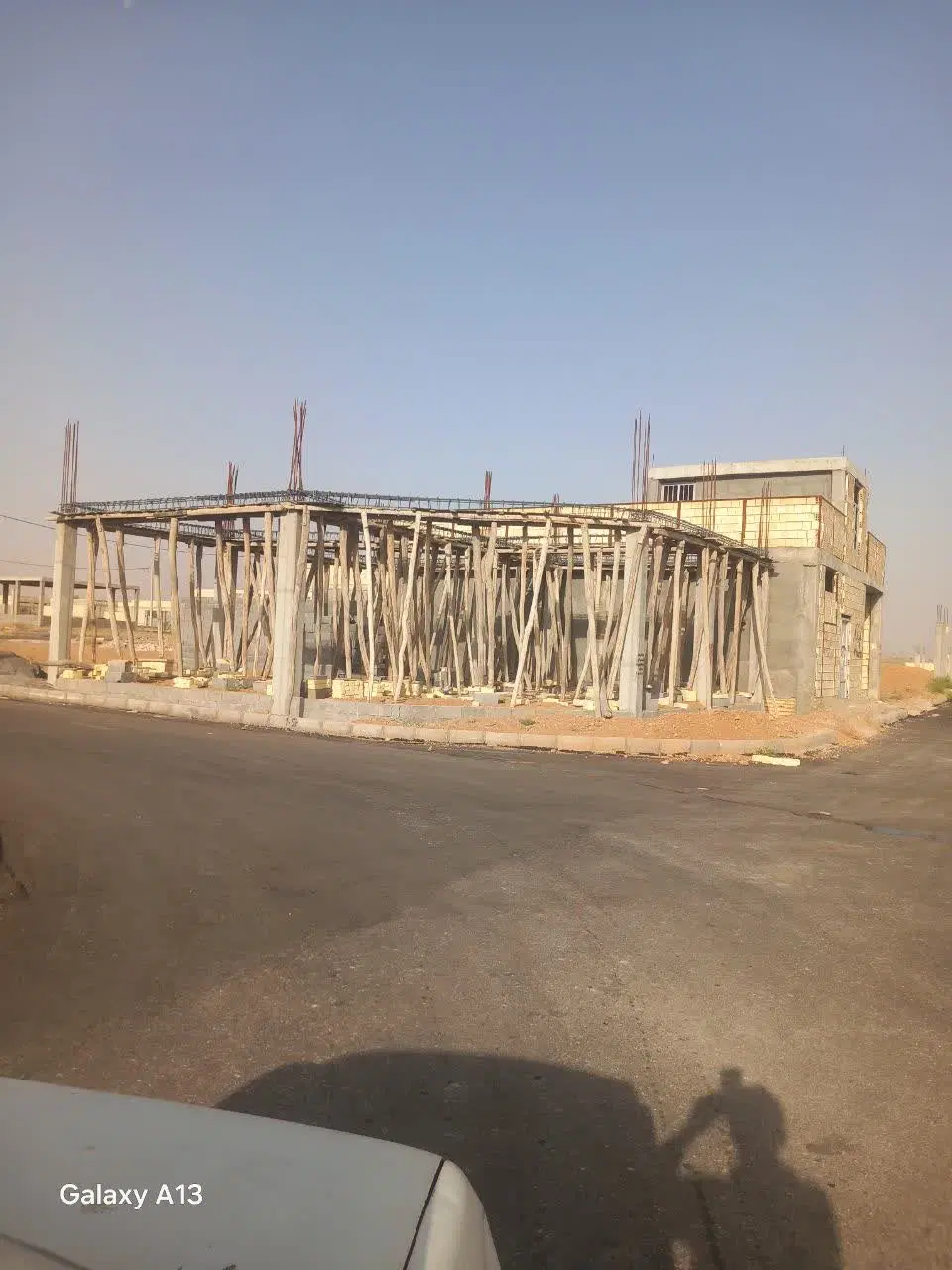زمین نیمه ساز مجلسی محله دانش