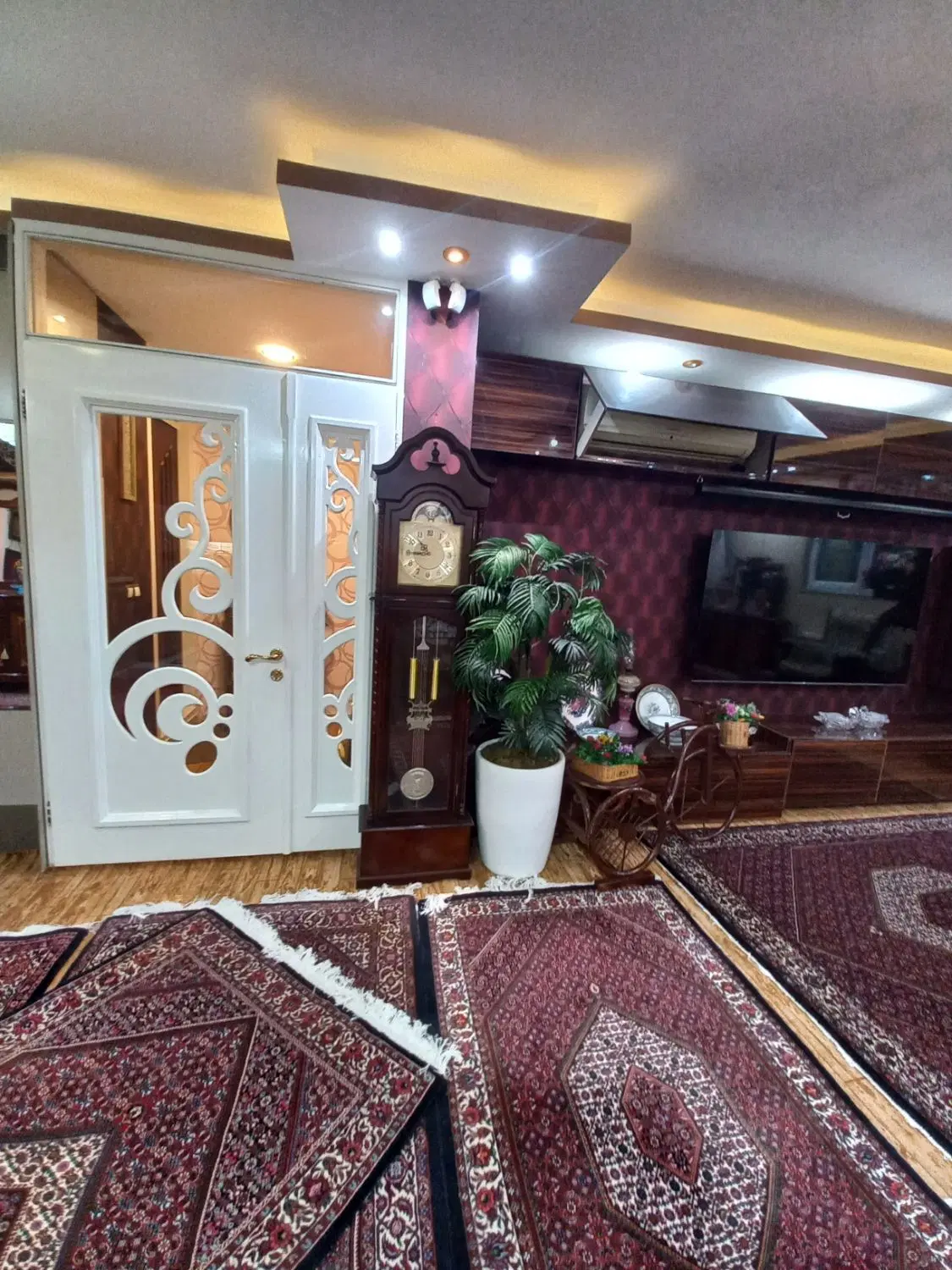 آپارتمان فوق تجهیز و لوکس ( سعدی وسط )