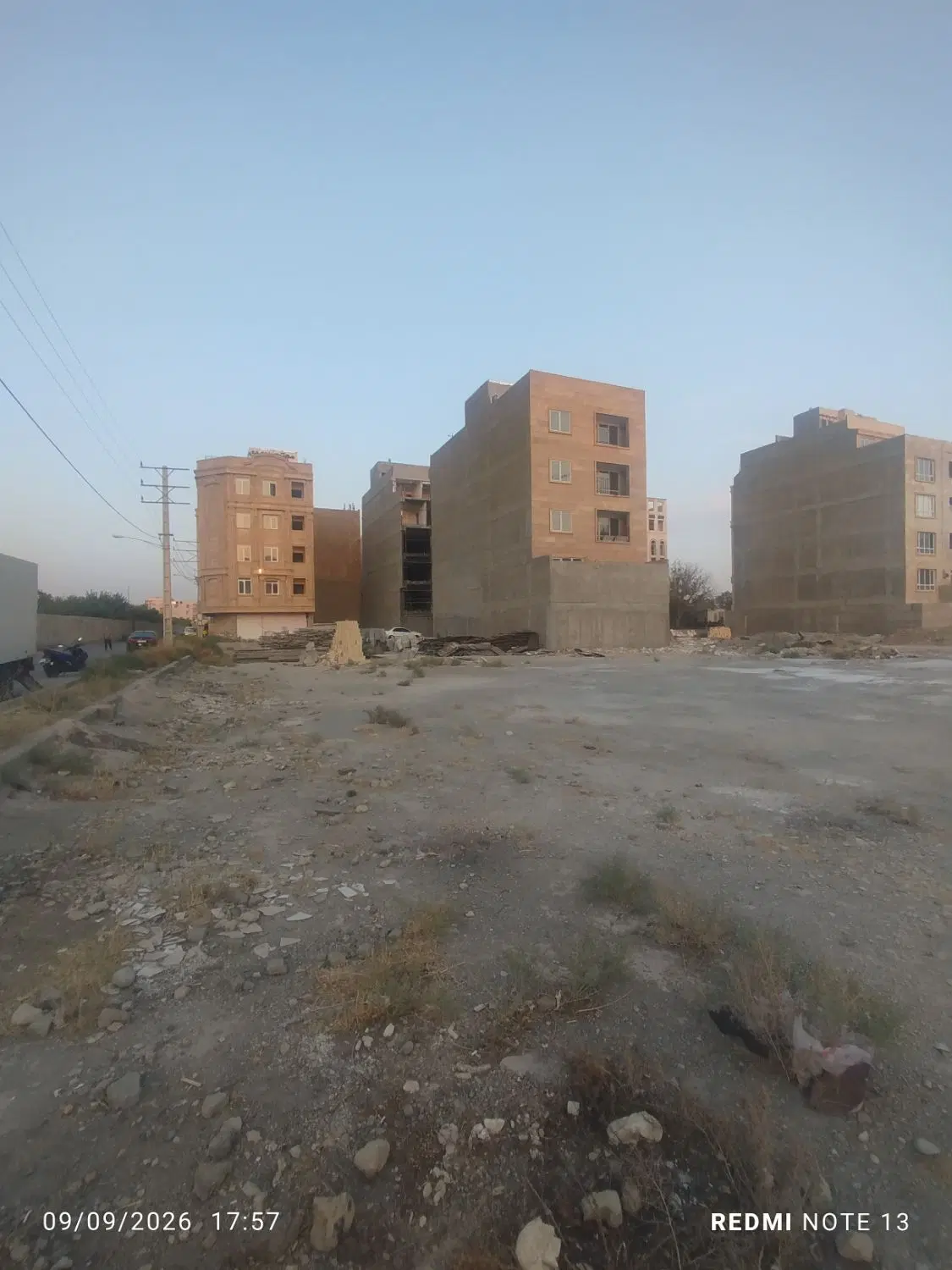 زمین ۱۹۶ متری