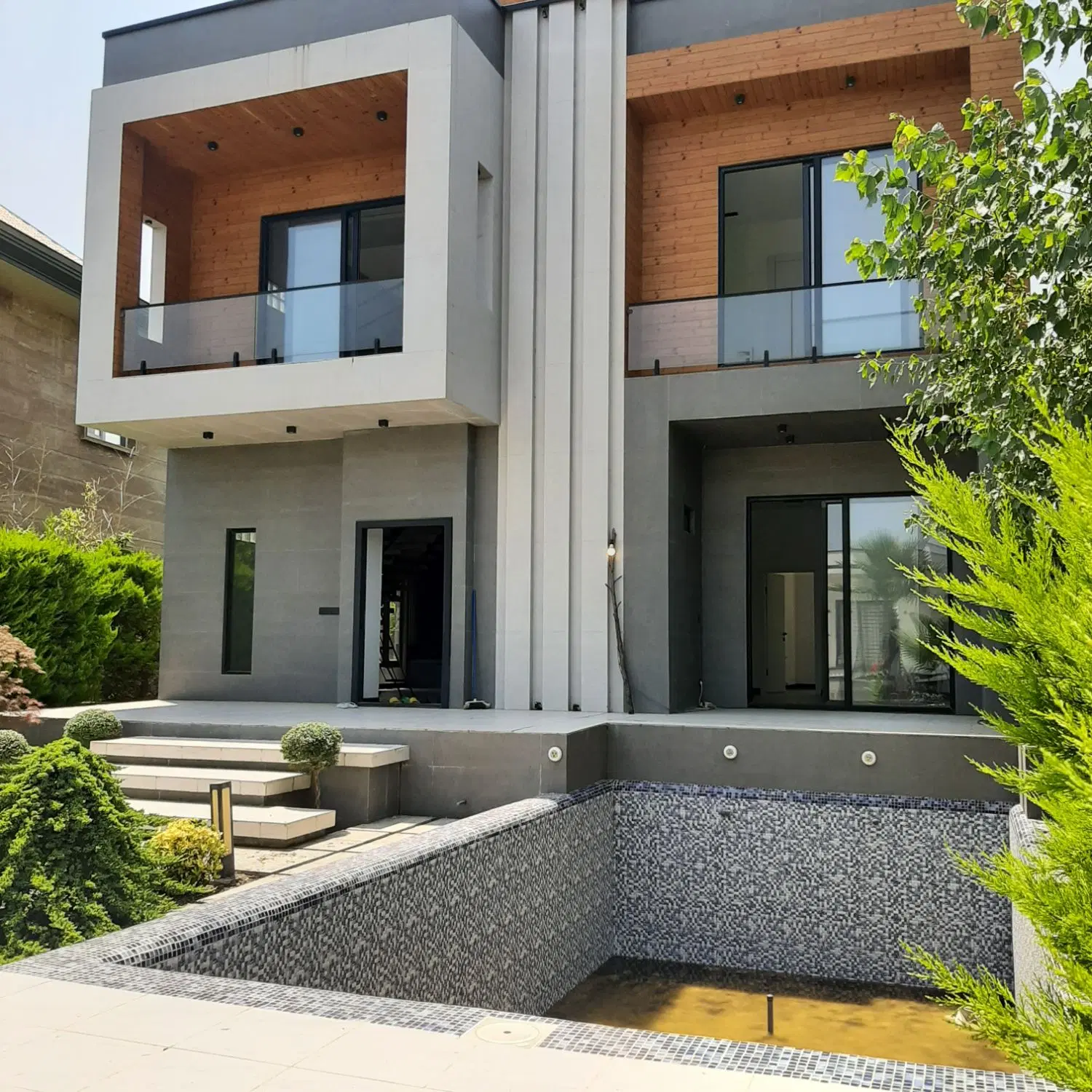 ویلا مدرن استخردار شهرکی قیمت استثنایی