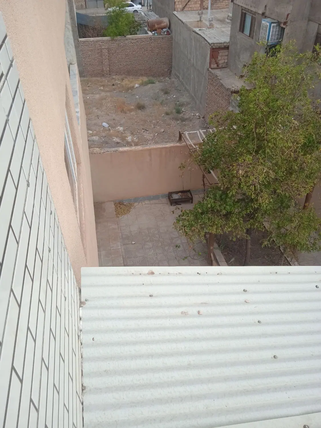 زمین مزروعی بالا سر امیرآباد و حاجی‌آباد