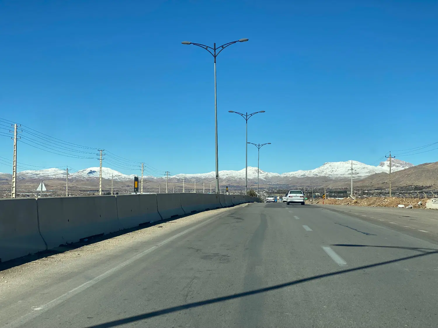 خانه نیمه کاره محله امید موقعیت عالی