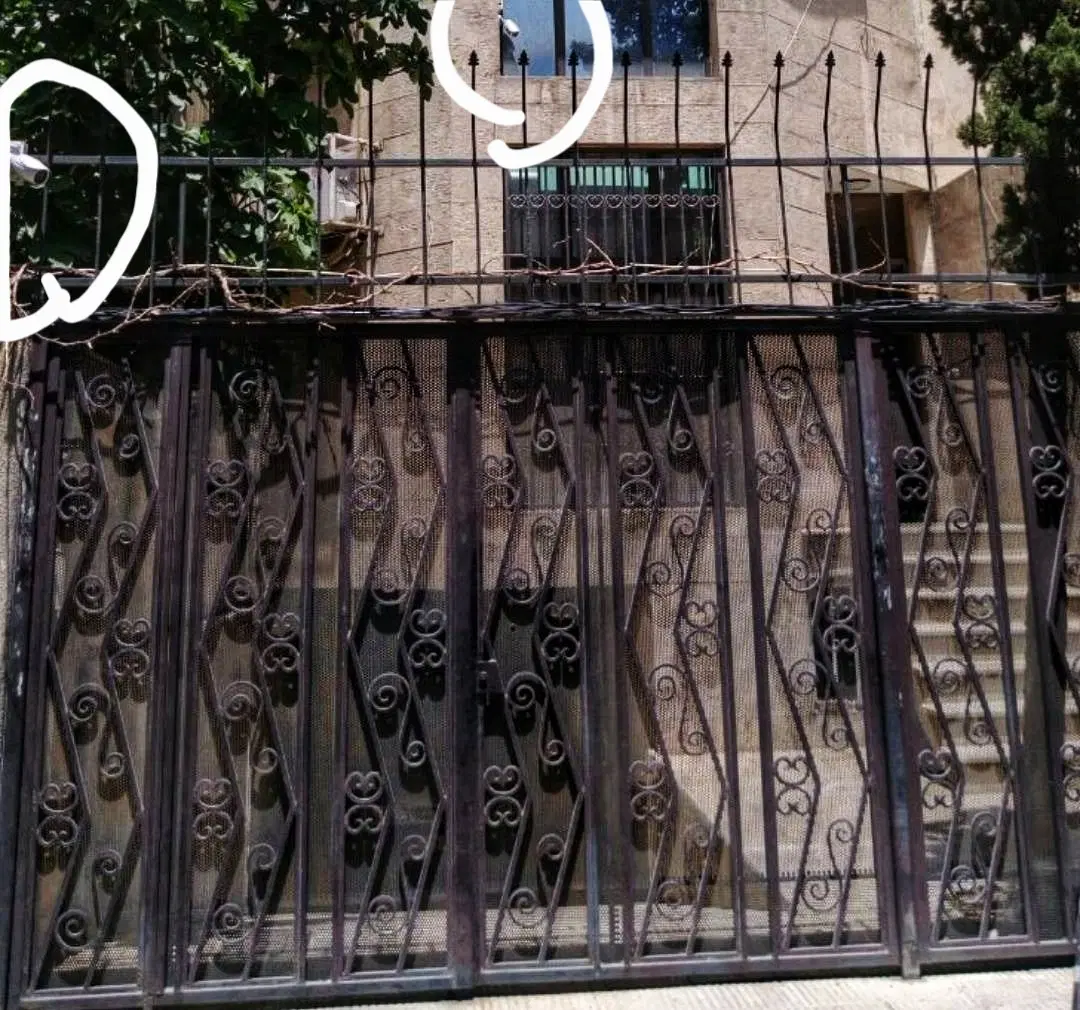 انباری ۱۲ متری در میدان ولیعصر