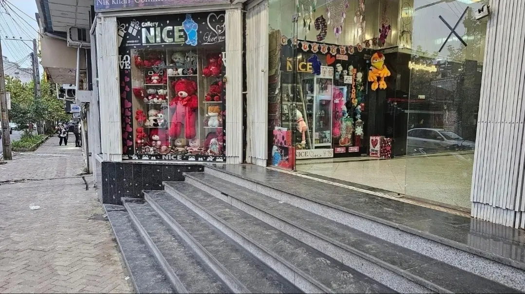 خیابان اصلی حکیم نظامی مغازه ۱۸
