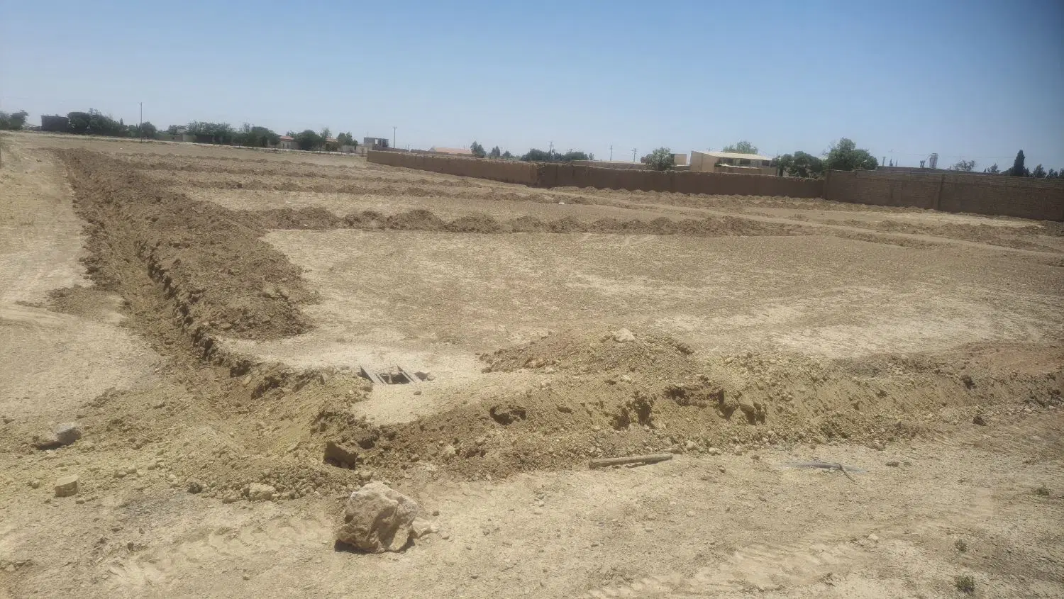 باغ چهار دیواری روستای امین آبادباآب و برق کشاورزی