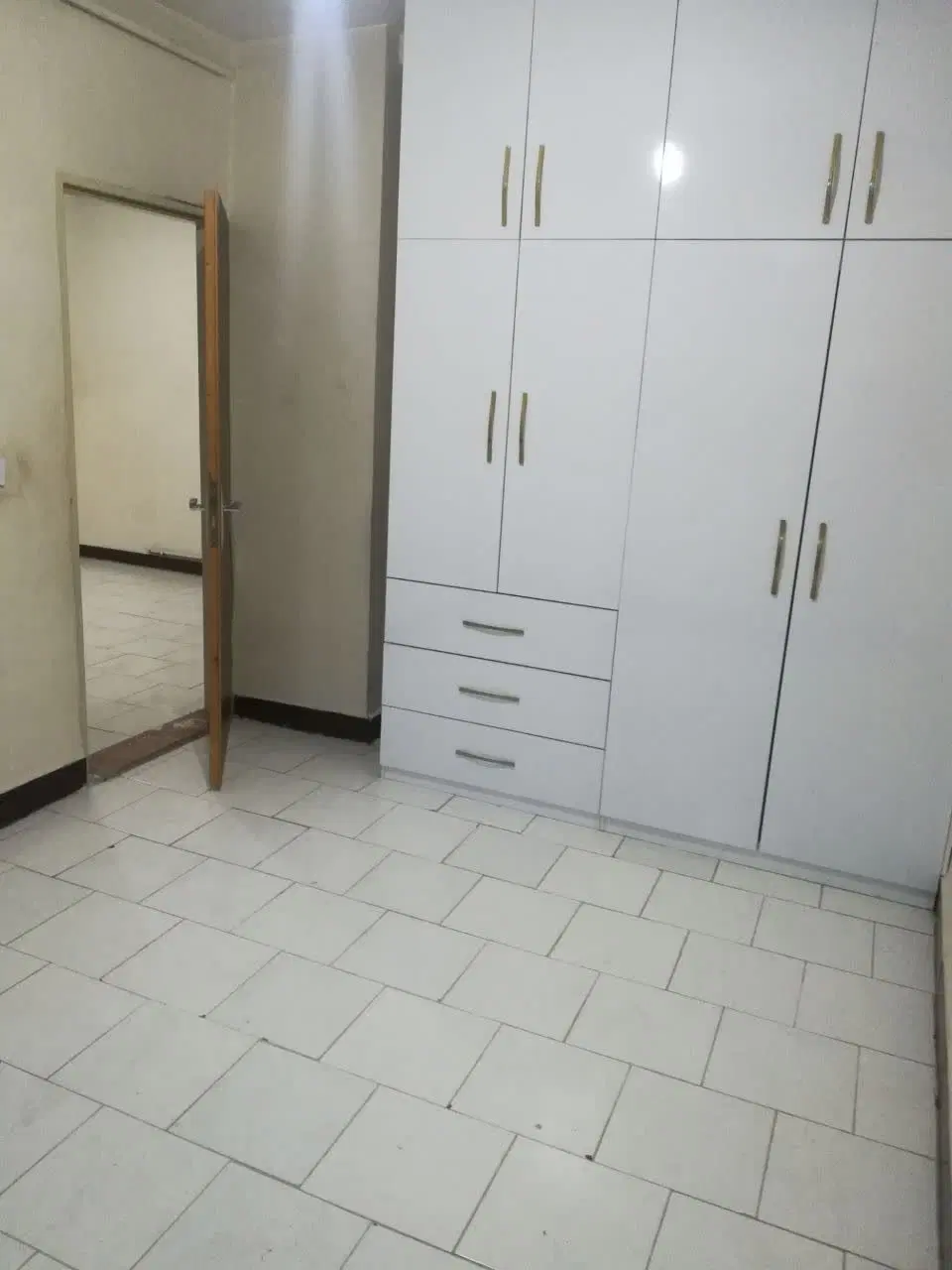 واحد۵۴متری با پارکینگ و انباری
