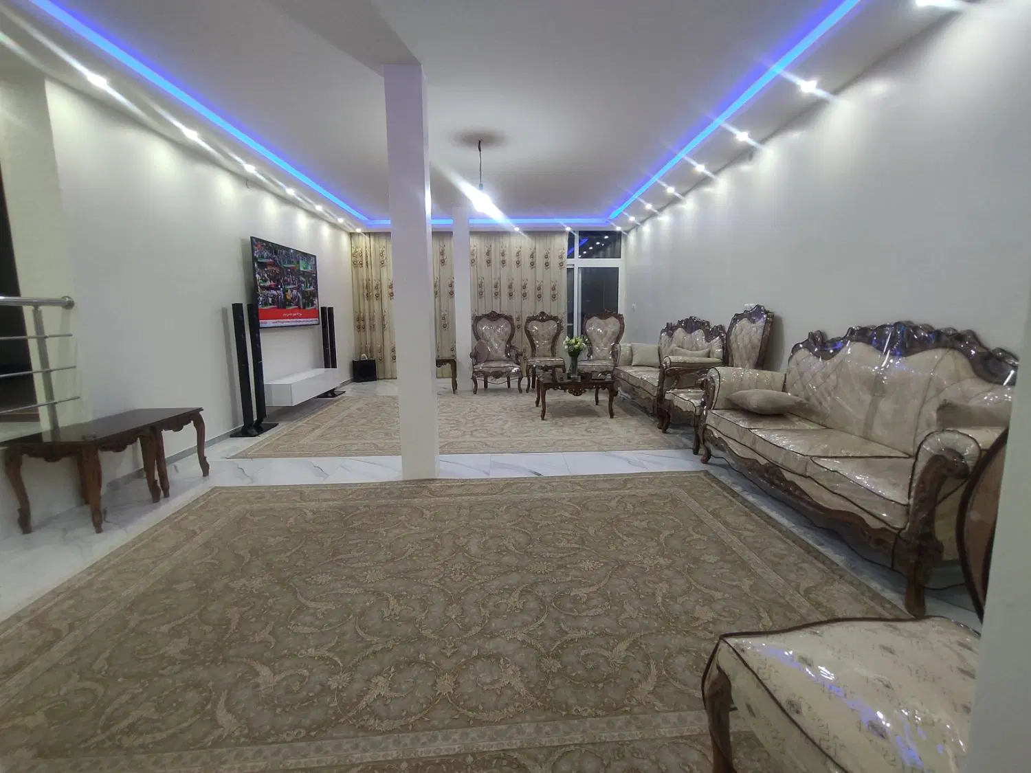 ویلایی دو طبقه، حیاط دار، بازسازی شده