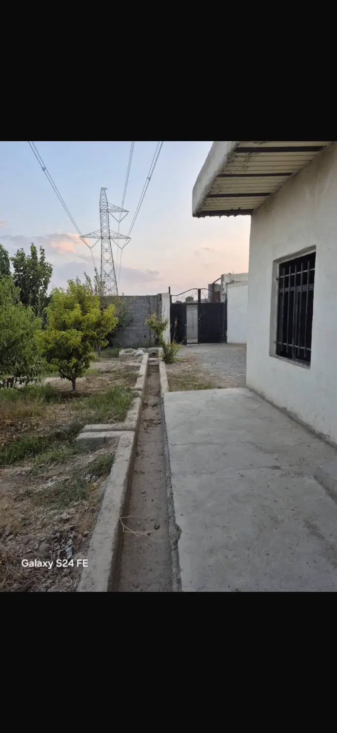 باغچه ۴۵۰متری چهار دیواری شده ۵۰متربنا دارد