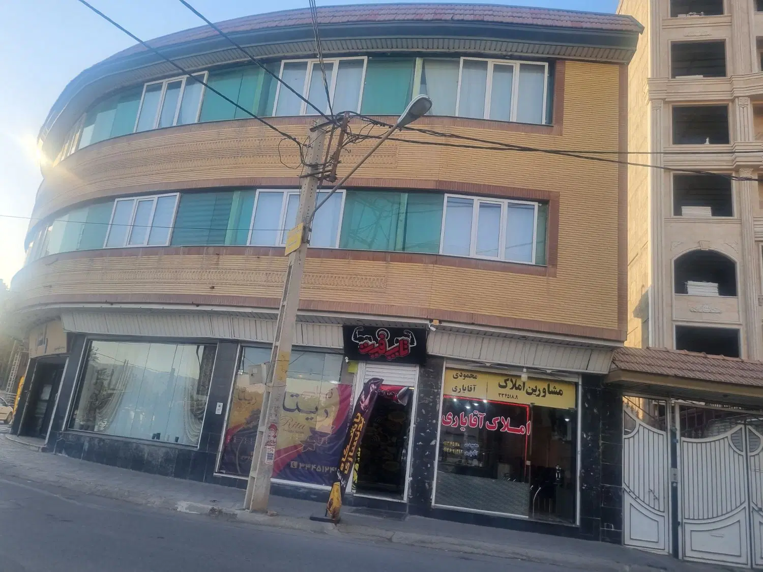ملک تجاری ومسکونی