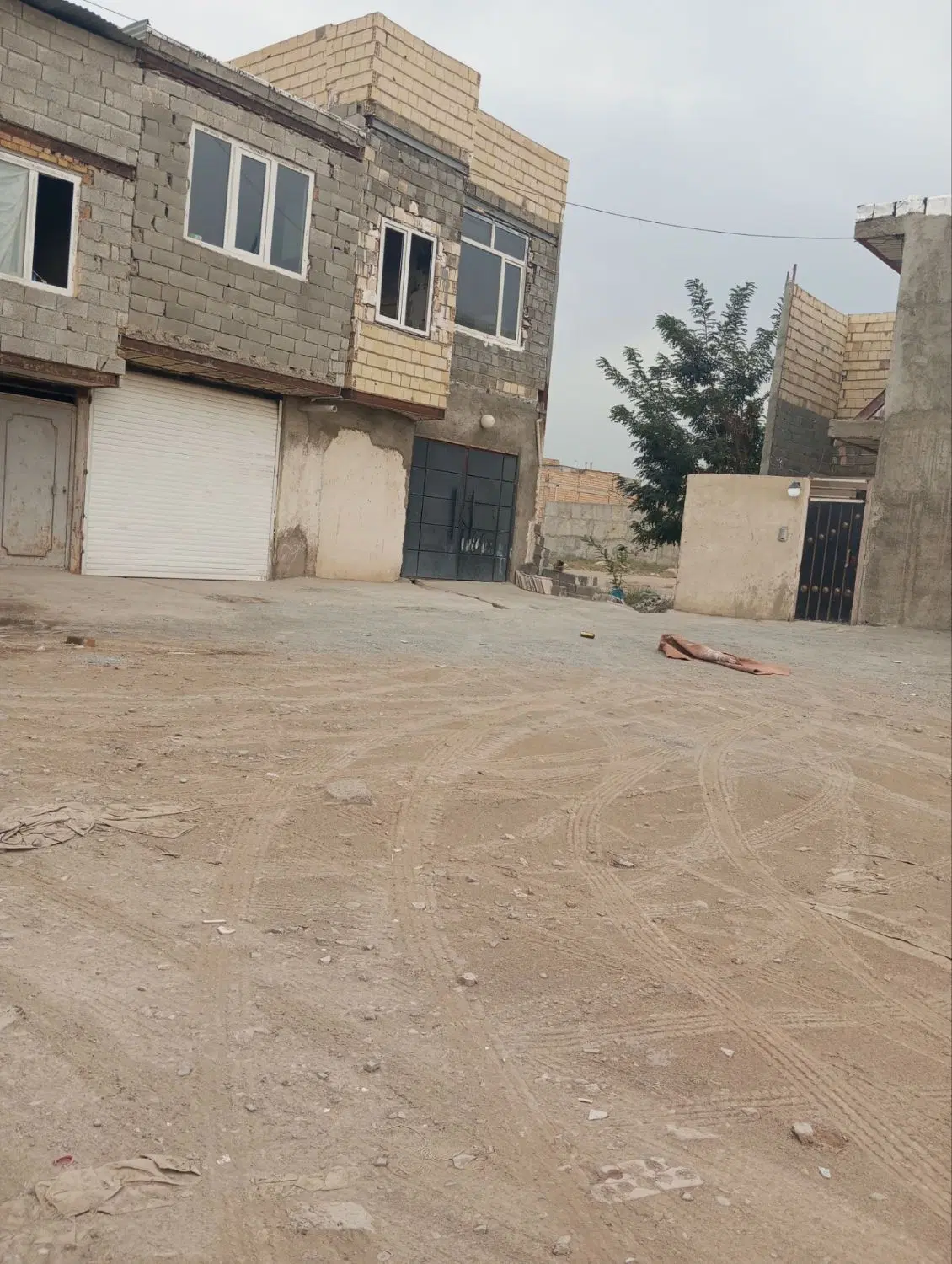 زمین فروشی