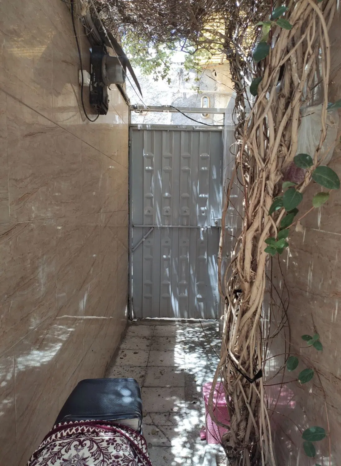 رهن ۵۰ متری در قیامدشت