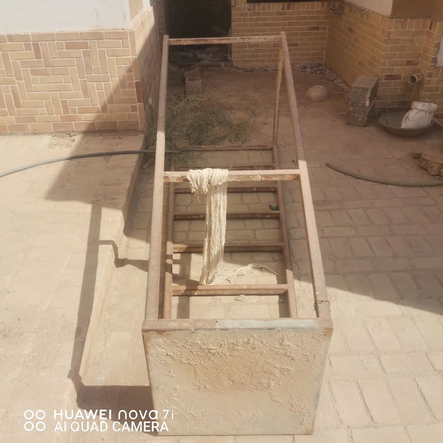 زمین چهارپایه خیلی بزرگ وسنگین
