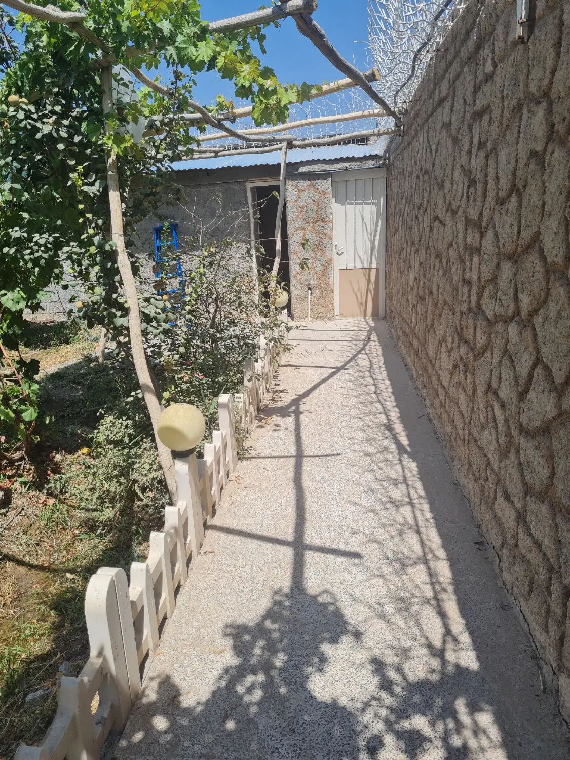 ۱۰۰۰ متر باغ زازران