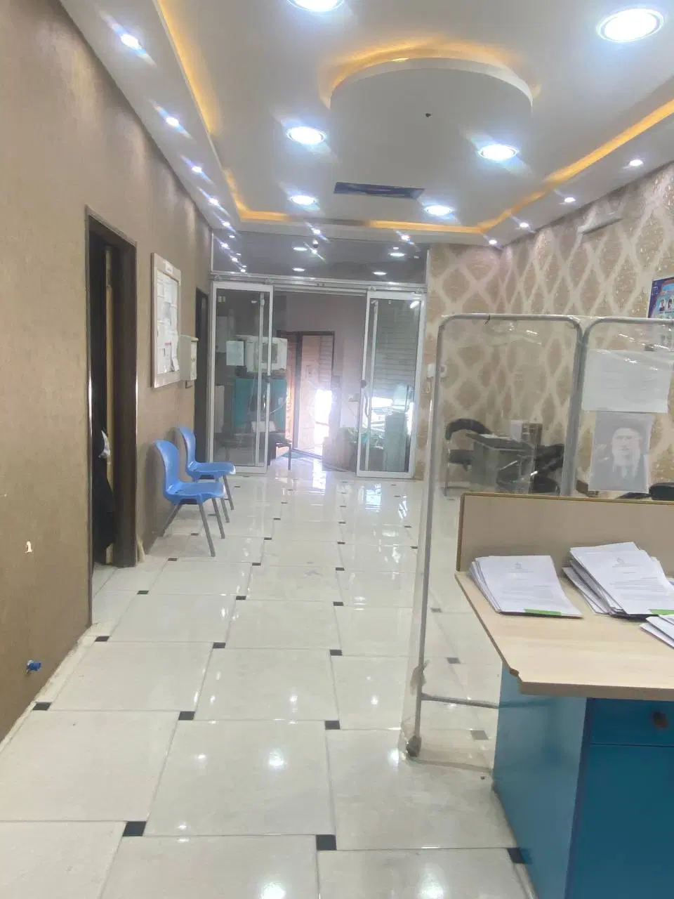 ۱۲۲متر_ حاشیه خیابان _دفتر کار _سالن خدمات