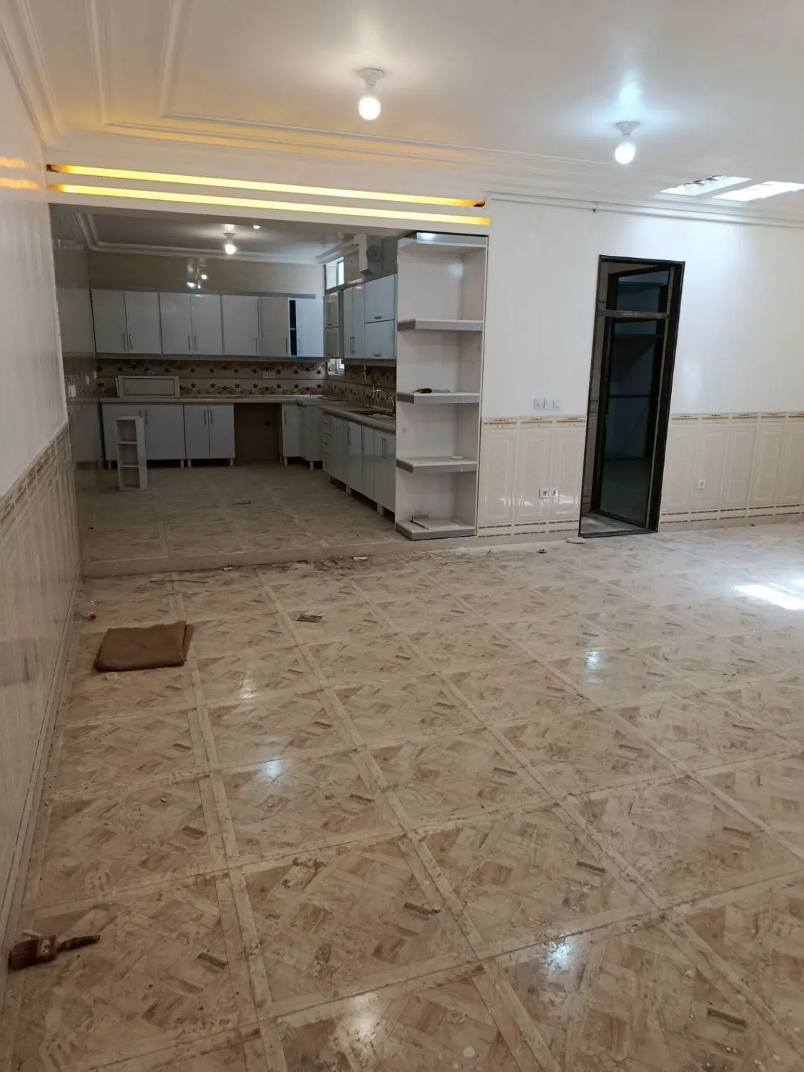 یک واحد آپارتمان اجاره‌ای