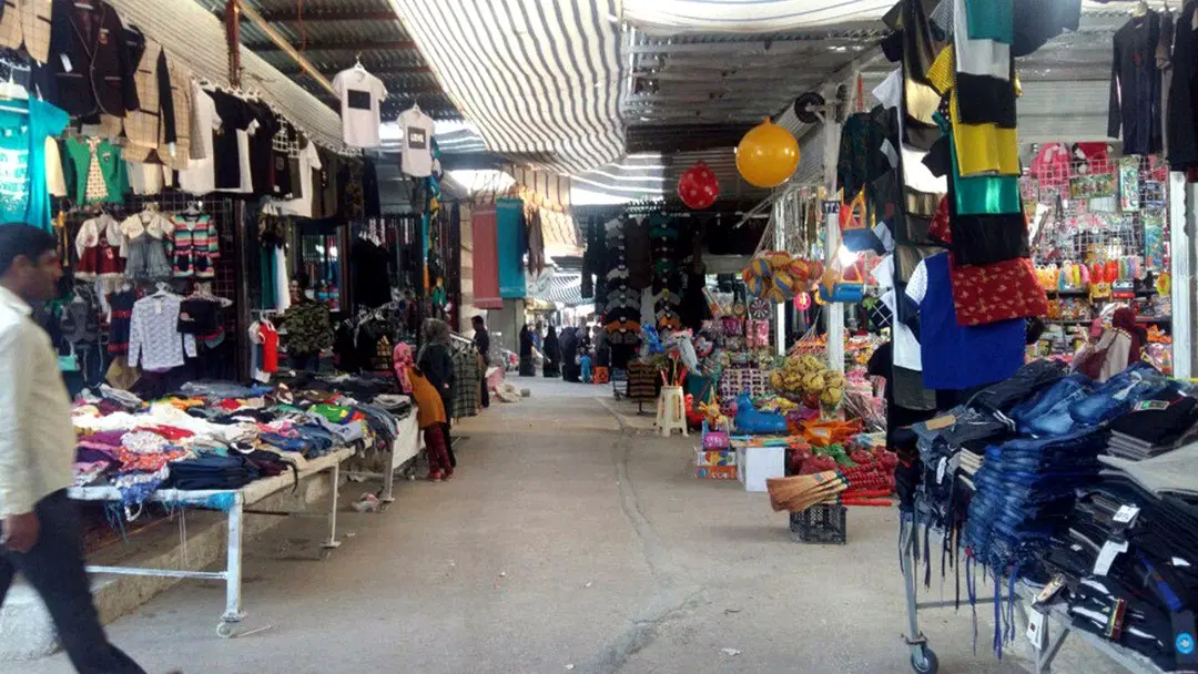مغازه داخل بازار روز