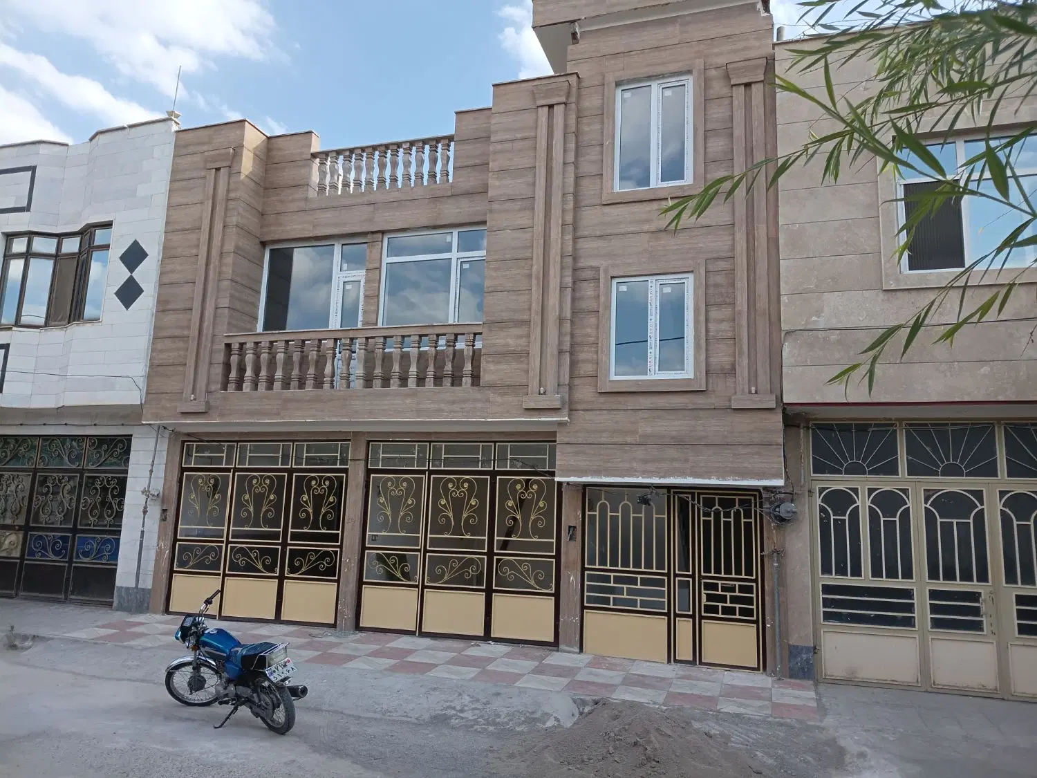 منزل مسکونی دو طبقه