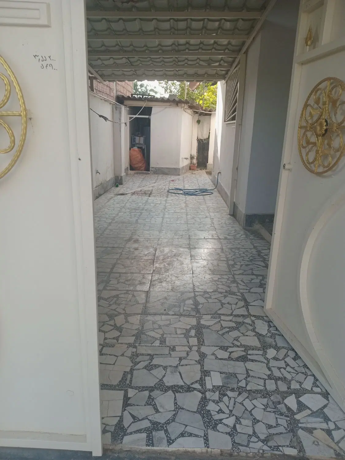 اجاره واحد ۱۰۰ متری همکف با پارکینگ