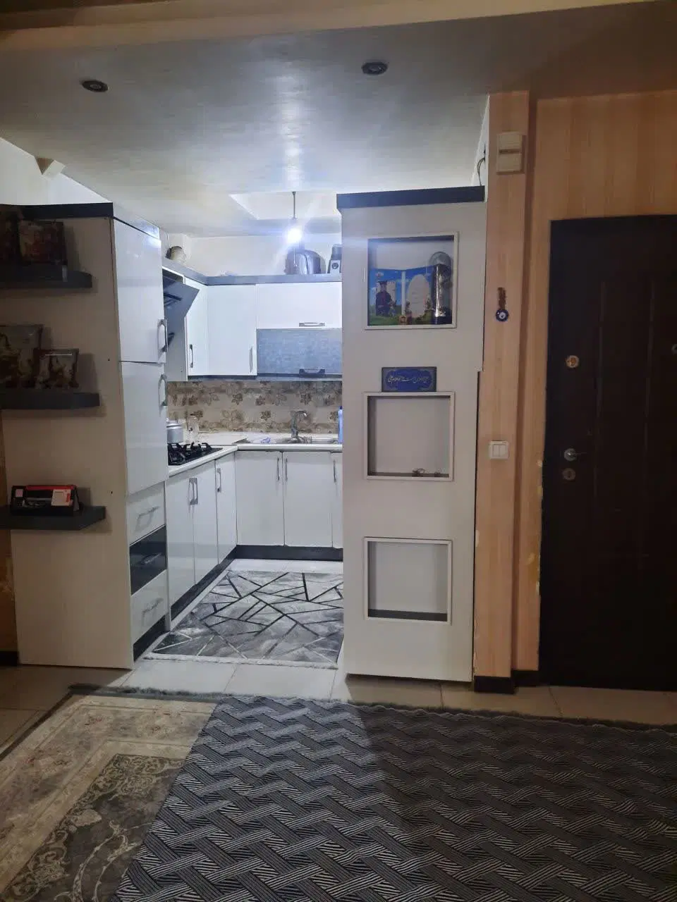 آپارتمان ۸۵ متری دو خواب لوکس حاشیه خیابان اصلی