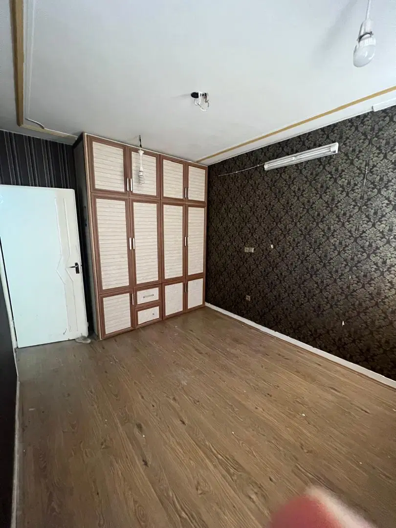 آپارتمان ۸۳ متری داری رو به نما خیابان فروغ