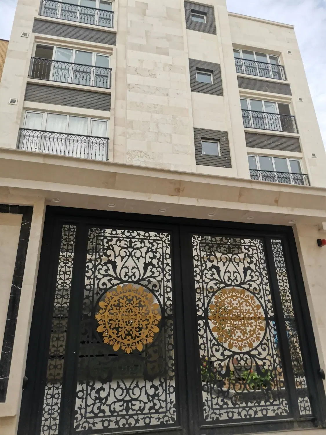 آپارتمان دوخوابه سالن بزرگ