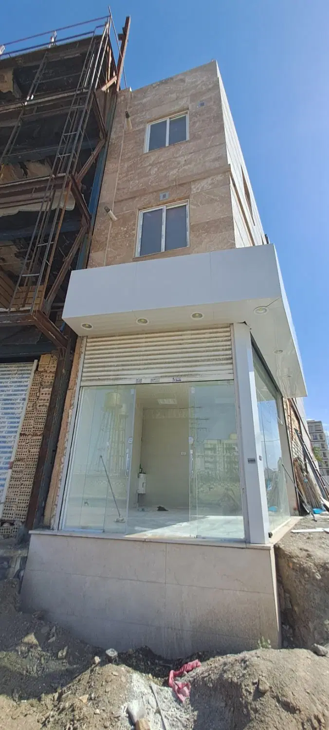 یک باب مغازه سر دو نبش حدود ۲۵ متر