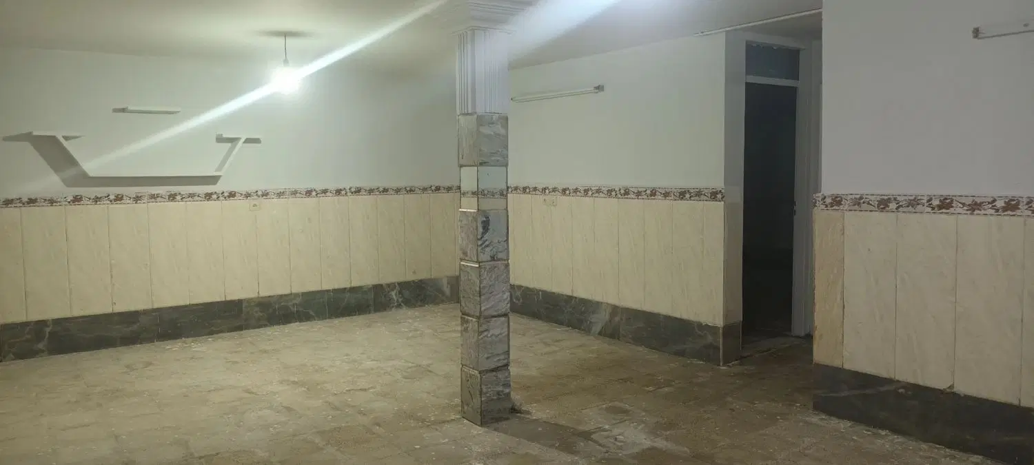 اجاره زیر زمین کرسی بلند،یک متر سنگ تازه نقاشی شده
