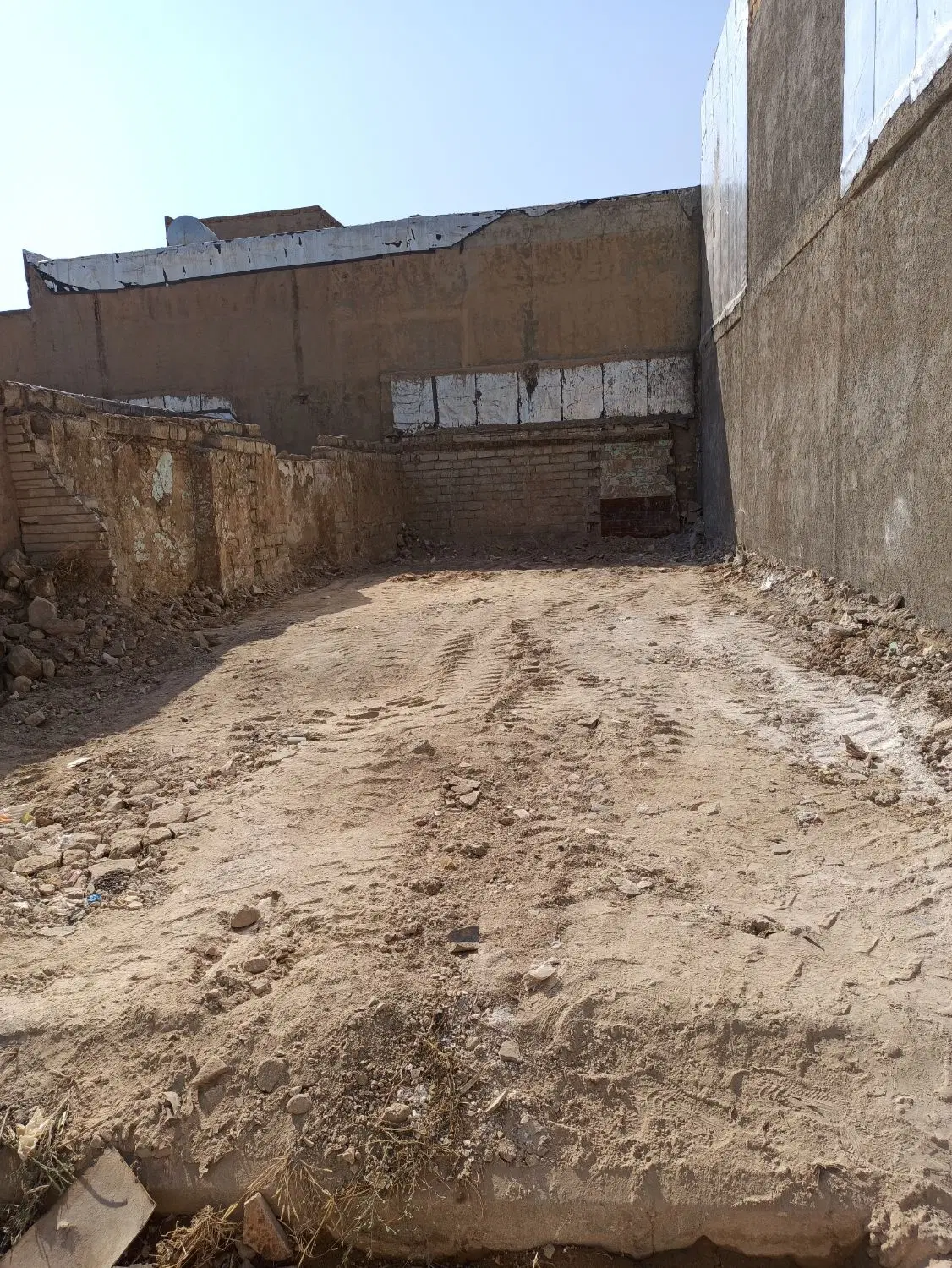 فروش زمین 130 متری ابتدای خیابان حر