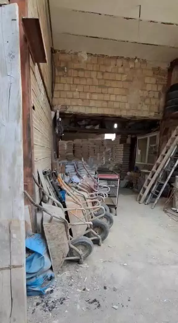 مغازه تجاری در بارنج ولیعصر دو به متراژ۱۱.۲۷