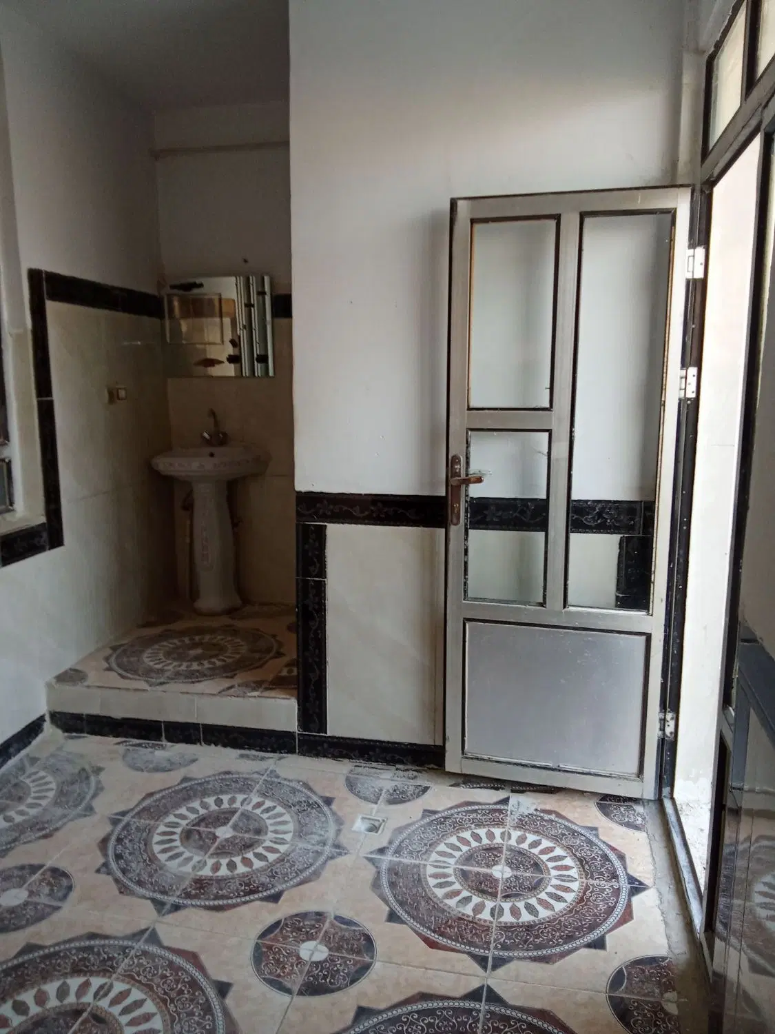 یک واحد اجاره ای دارای 2اتاق خ