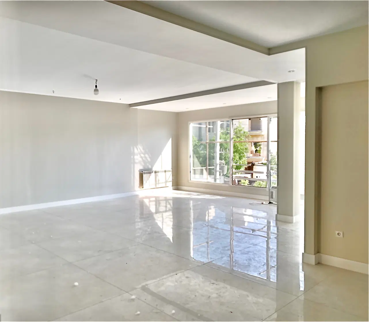 تاپ ترین لوکیشن _ واحدی ۲۱۰ متری _ در ۷۰۰ مترزمین