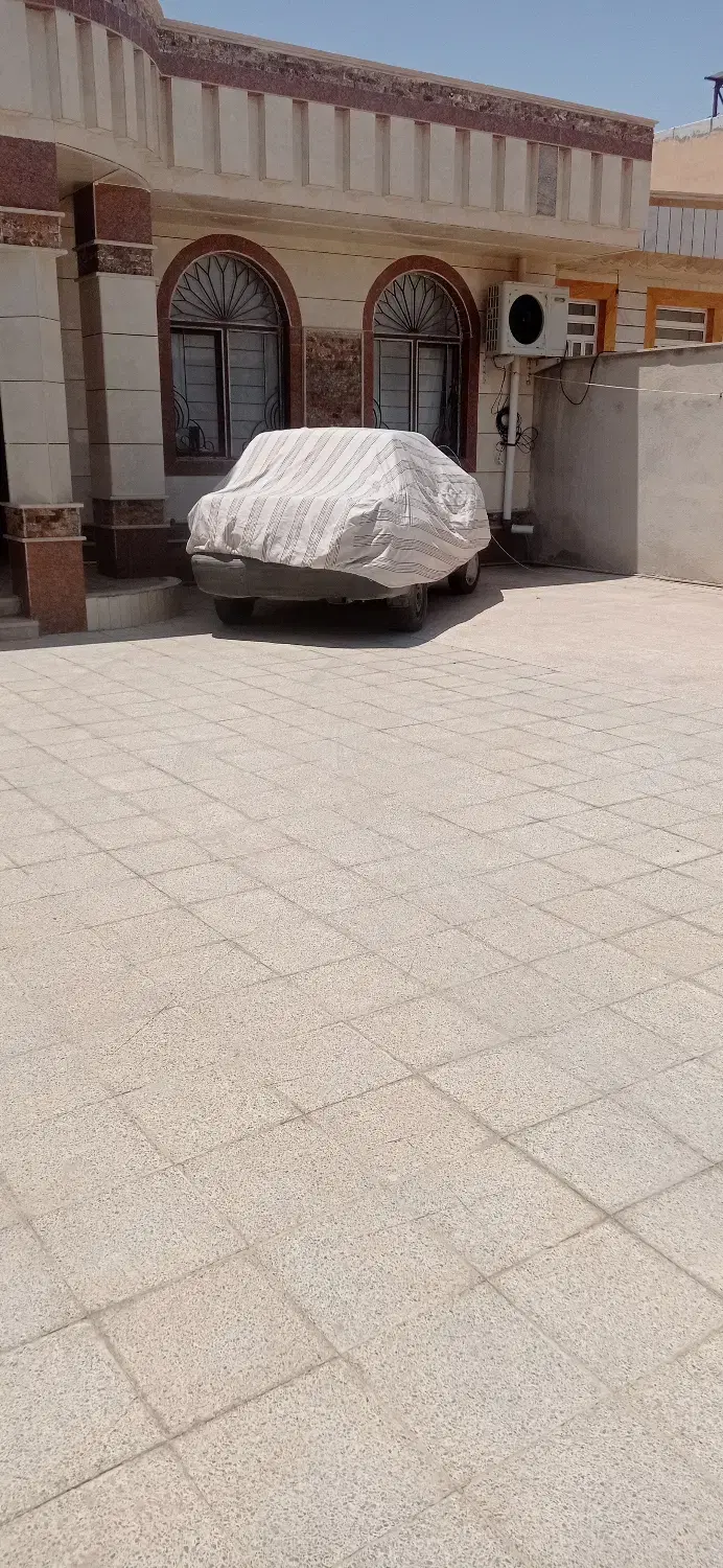 پارکینگ داخل حیاط