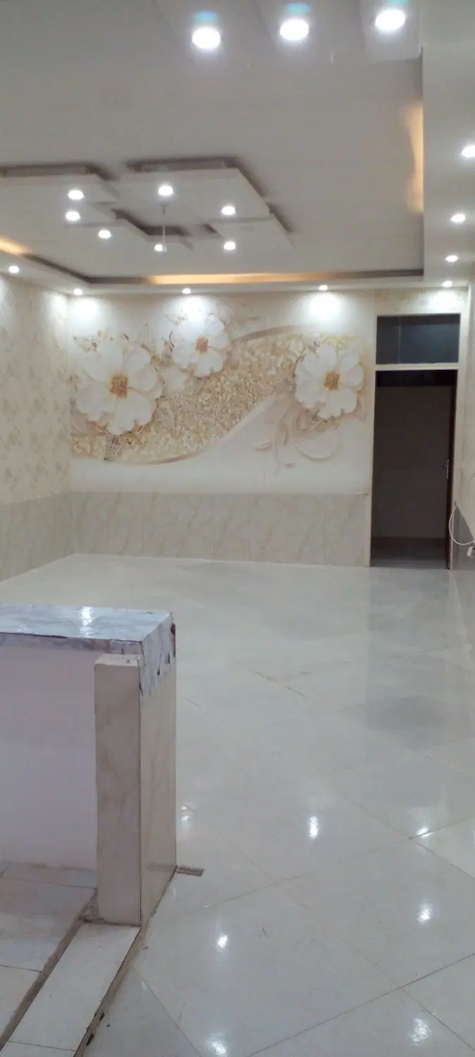 همکف ۱۰۰ متری