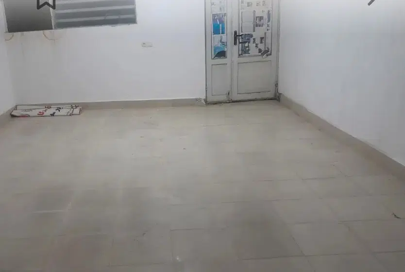 یک اتاق اجاره داده میشود.